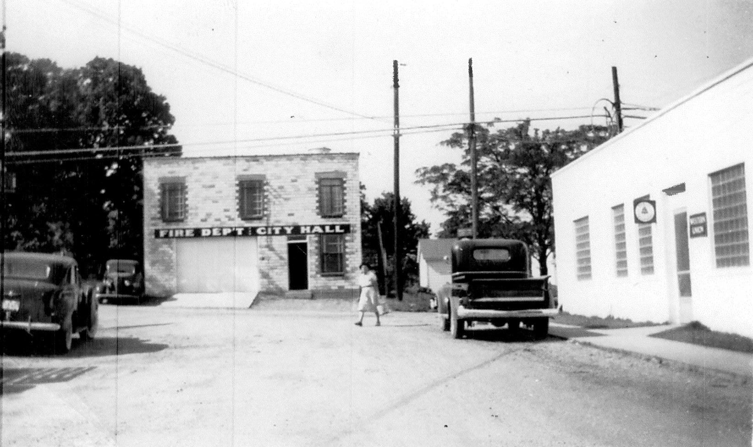 A archival photograph of the old Library at City Hall